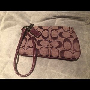 *like new* Coach wristlet in rare purple colour 🦄
